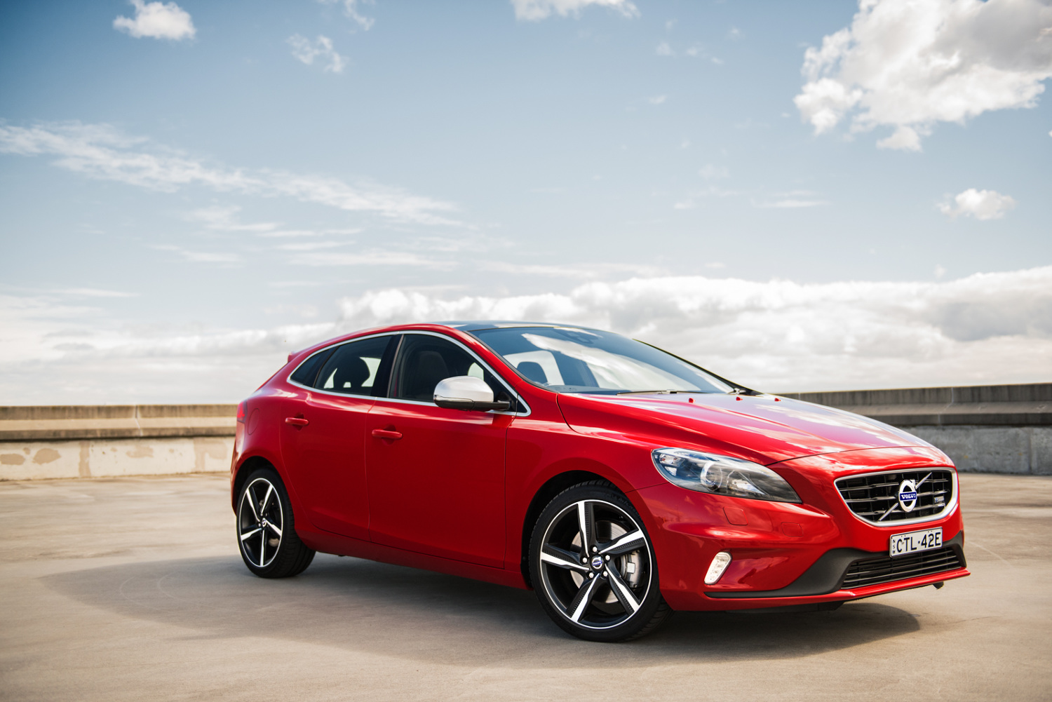 2015 Volvo V40 R-Design - onpoint